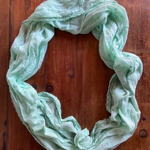 Light green circle scarf, with dots